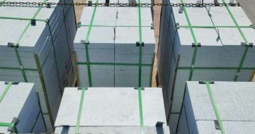 菏泽 芝麻白花岗岩5公分地铺石 花岗岩厂家工厂装车日常