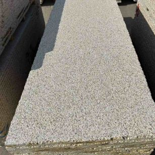 菏泽 黄金麻花岗岩荔枝面毛板，半成品