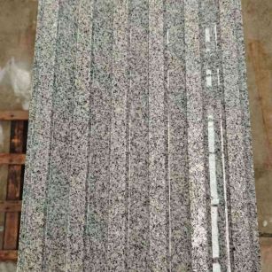 菏泽 芝麻白花岗岩荔枝面雕刻盲道，盲条