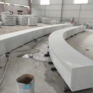 菏泽芝麻白花岗岩石板材 园林光面弧形坐凳