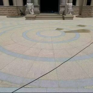 菏泽 黄金麻芝麻灰花岗岩石材地铺拼接效果