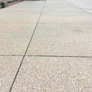 菏泽 黄金麻花岗岩石板材荔枝面地面铺装效果