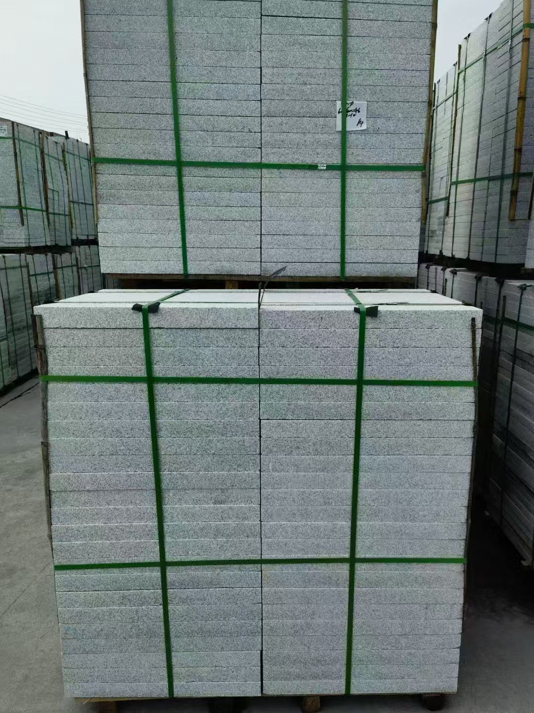 菏泽 芝麻白火烧，园林广场市政工程地铺石，1.8~5.0厚均有现货