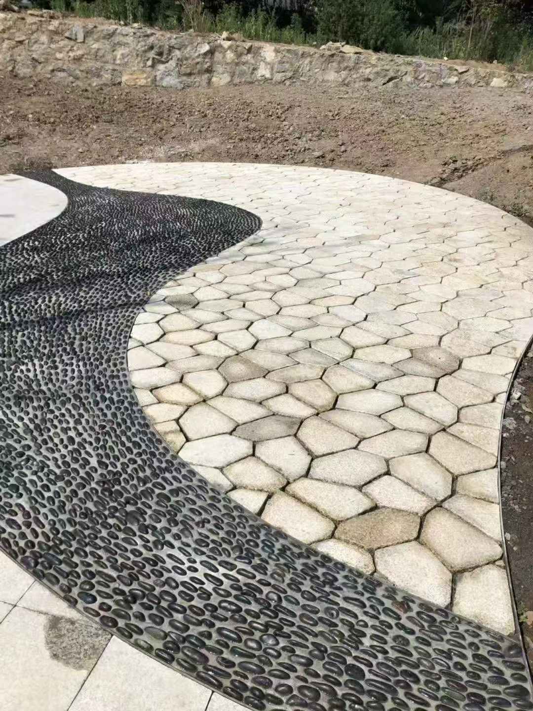 菏泽 黄金麻冰裂纹地铺石工地铺装案例