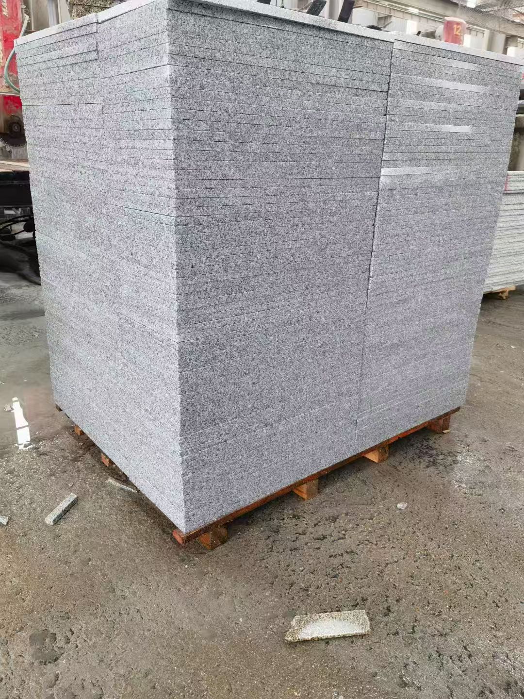 菏泽 芝麻白火烧面1.8厚300*600地铺石，尺寸标准，厚薄均匀