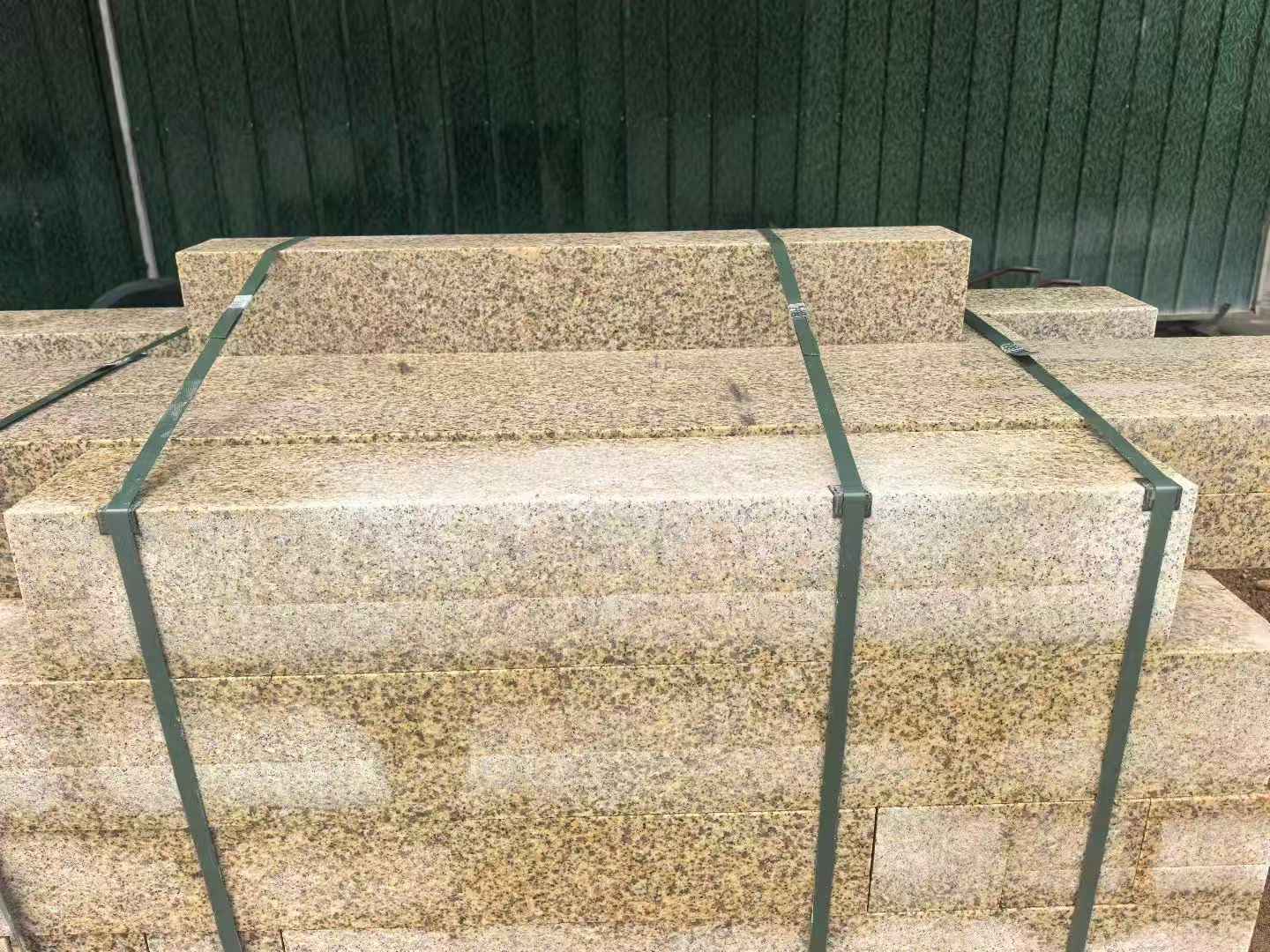 菏泽 黄金麻花岗岩石材机切面栏杆料半成品