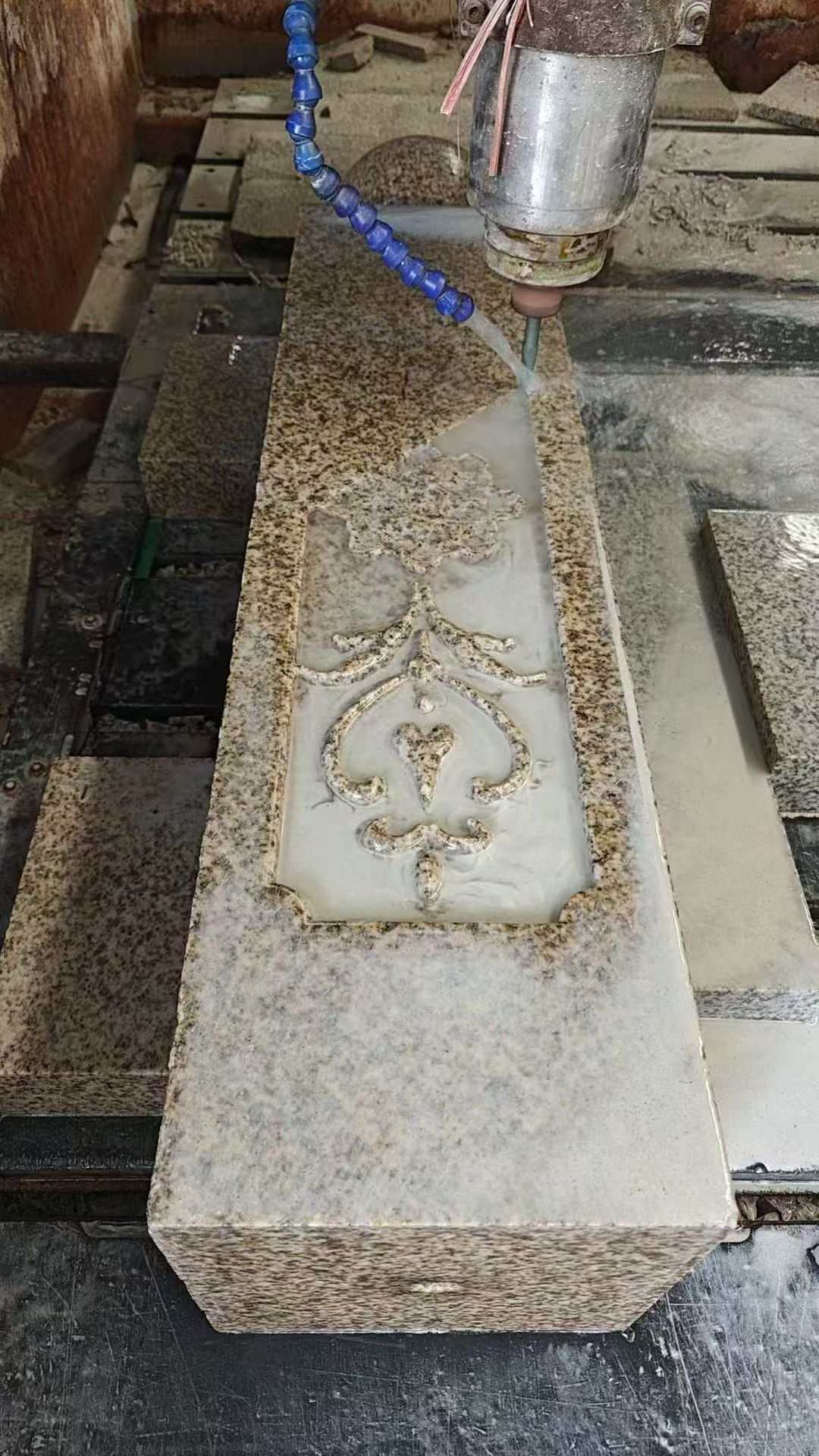 菏泽 黄金麻花岗岩异形加工雕刻栏杆大柱