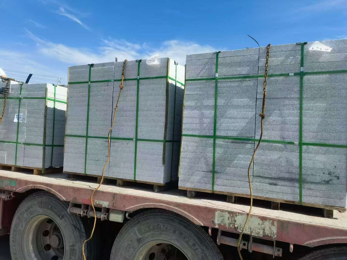 菏泽 芝麻白花岗岩地铺石装车日常