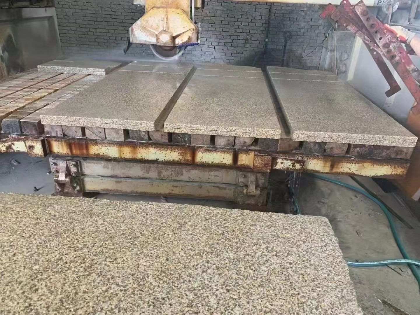 菏泽 黄金麻荔枝面成品板加工