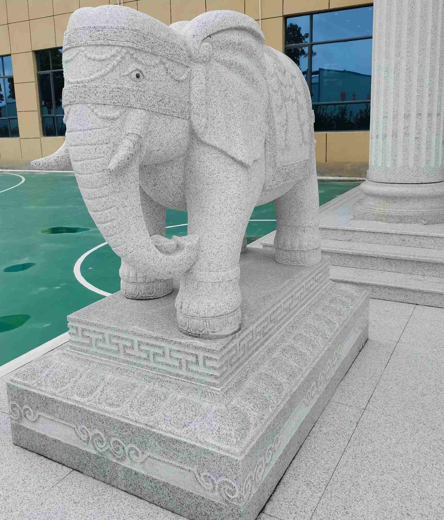 菏泽 白麻花岗岩动物异形石雕-大象