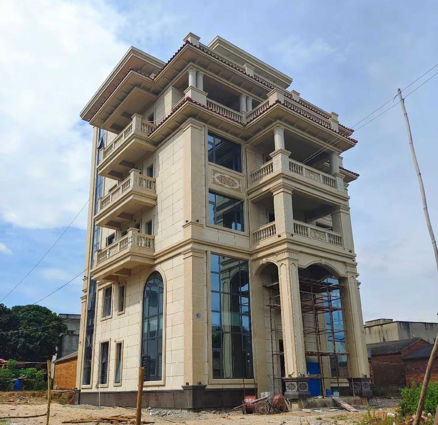 菏泽 黄金麻花岗岩石材别墅外墙干挂搭配（雕花栏杆花瓶柱门楼罗马柱）