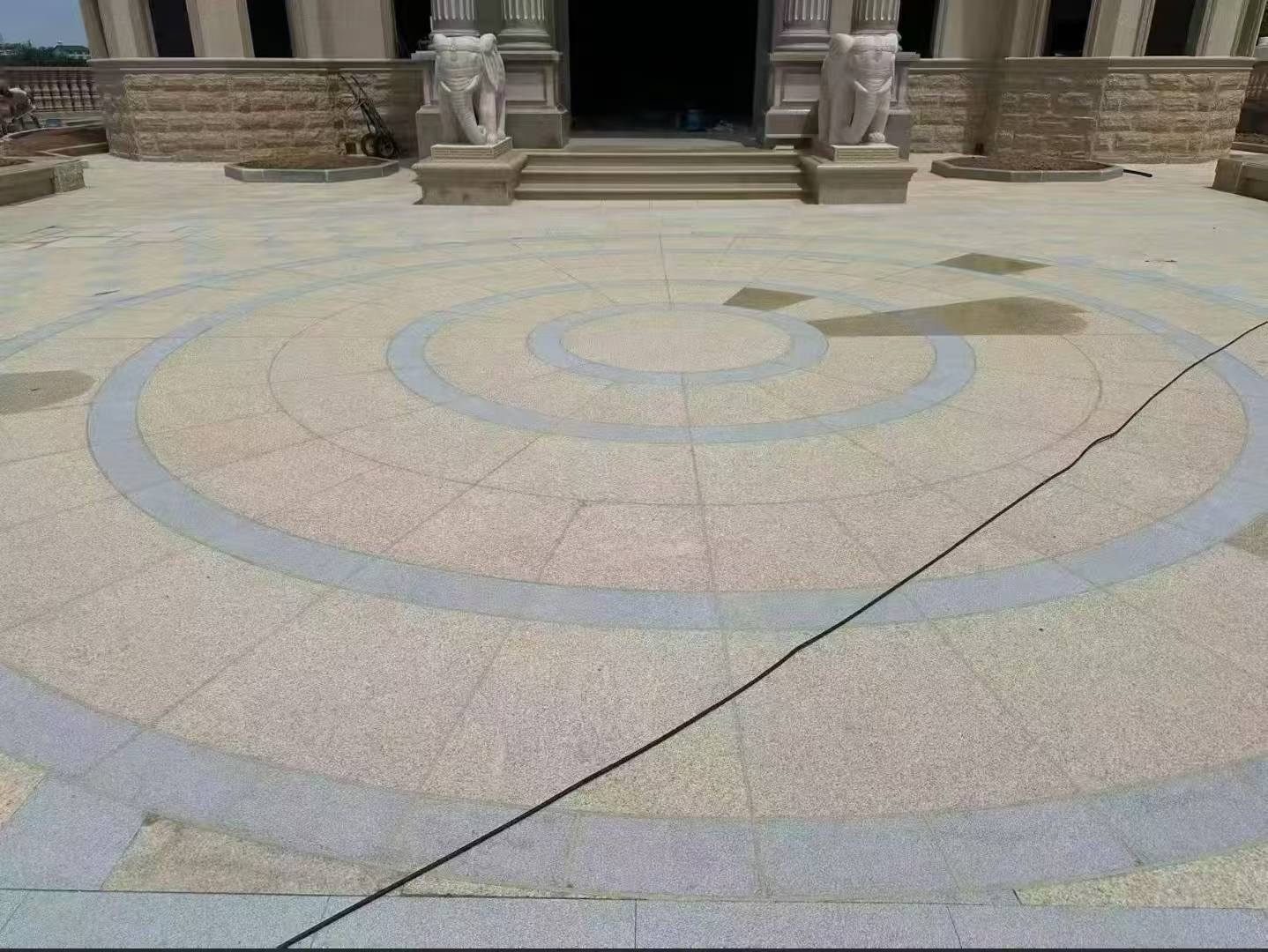 菏泽 黄金麻芝麻灰花岗岩石材地铺拼接效果