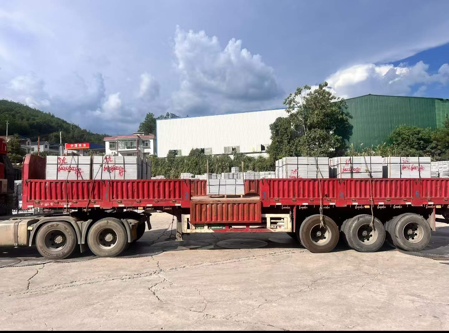 菏泽 芝麻灰花岗岩地铺石出货日常