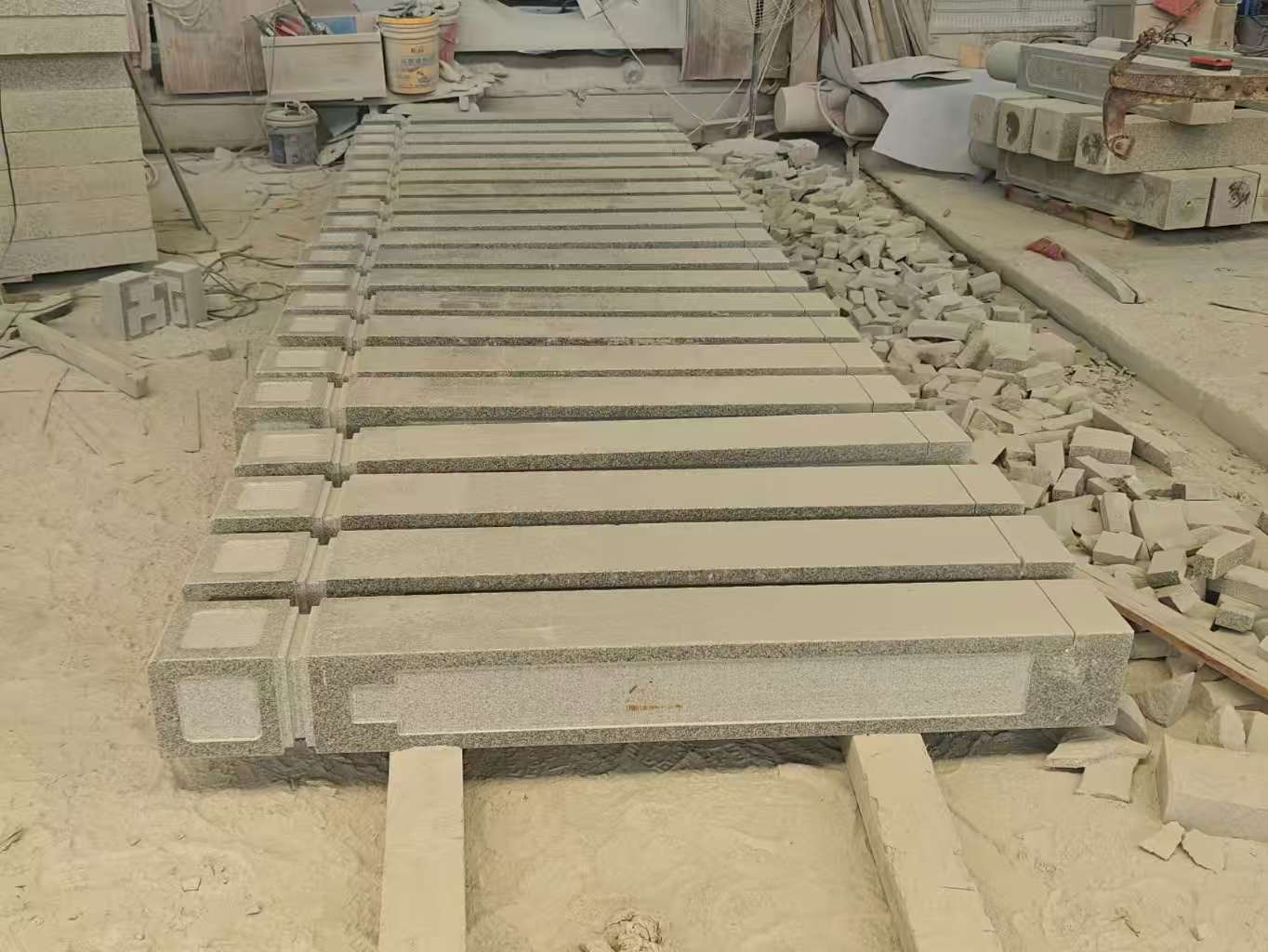 菏泽 芝麻白异形加工雕刻-栏杆大柱，方柱