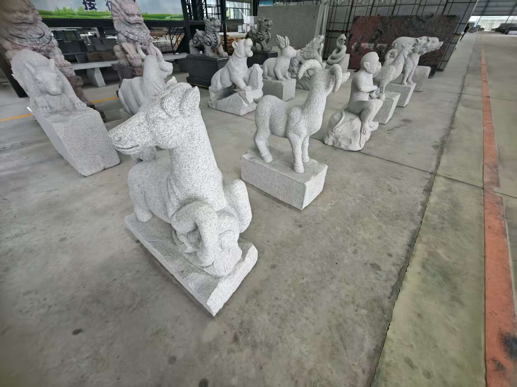 菏泽 芝麻白花岗岩造型立体雕刻——十二生肖