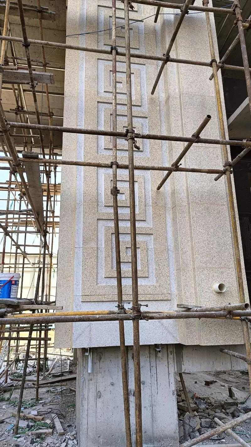 菏泽 黄金麻花岗岩别墅外墙干挂回纹造型效果