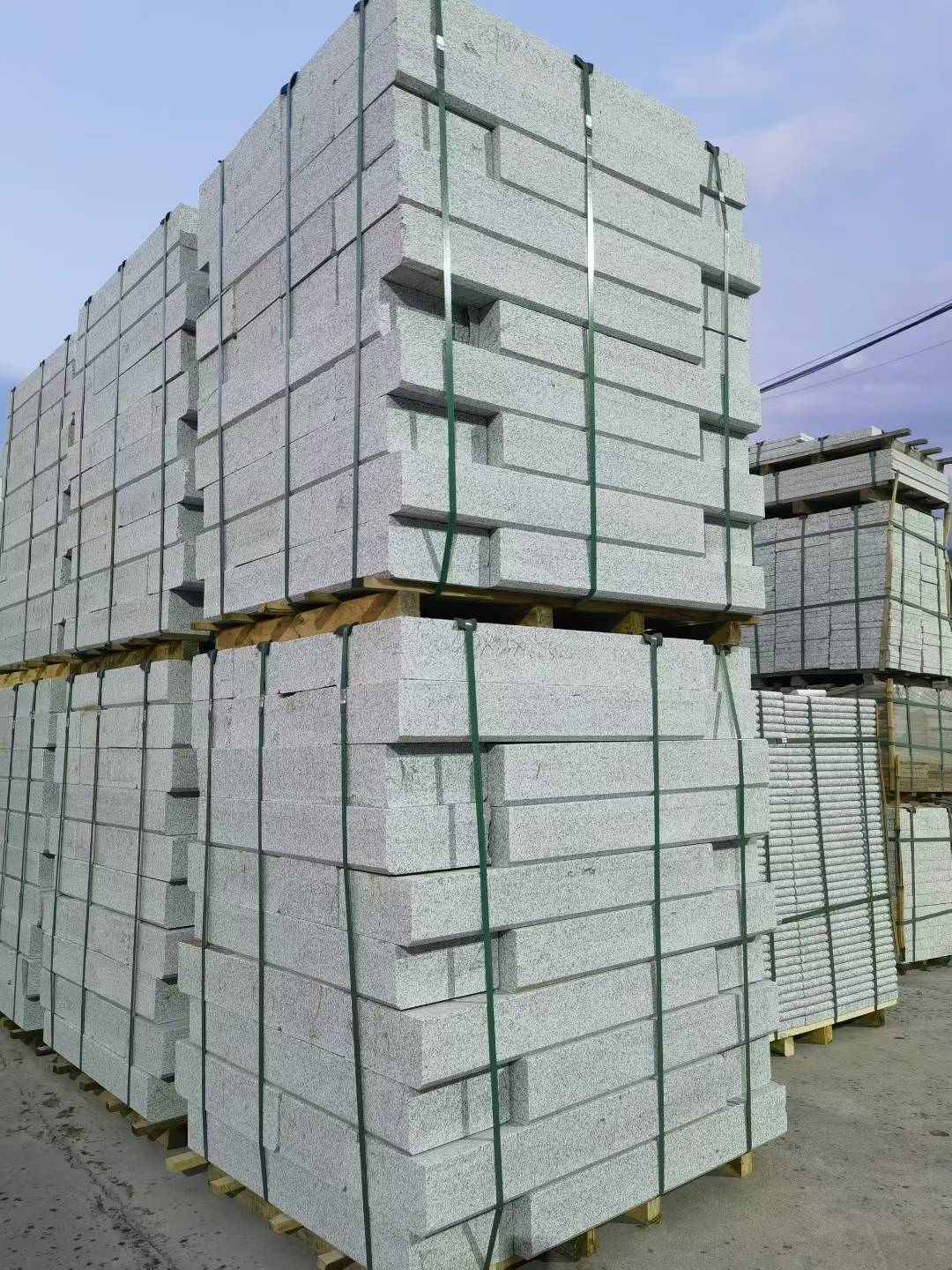 菏泽 芝麻白花岗岩路沿石，路缘石，路肩石，道牙，立缘石，马路牙子，街沿石，侧石等