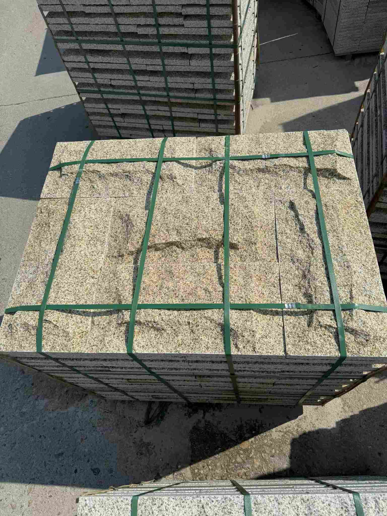 菏泽 黄金麻花岗岩石材自然面蘑菇石成品