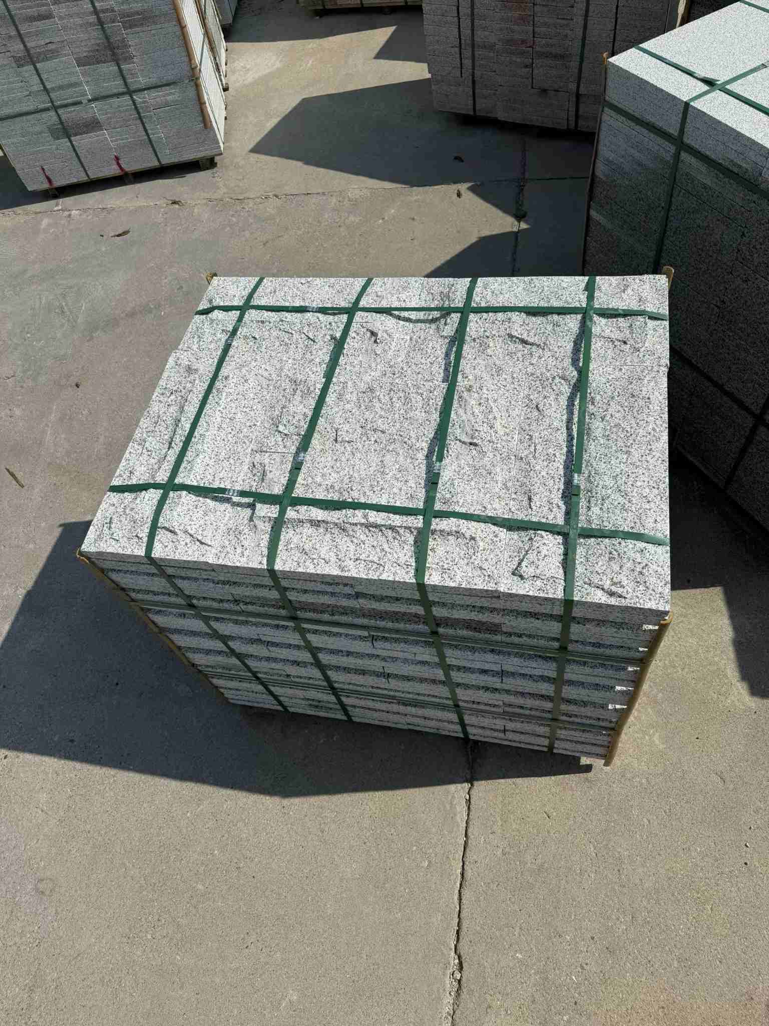 菏泽 白麻花岗岩石材自然面蘑菇石成品