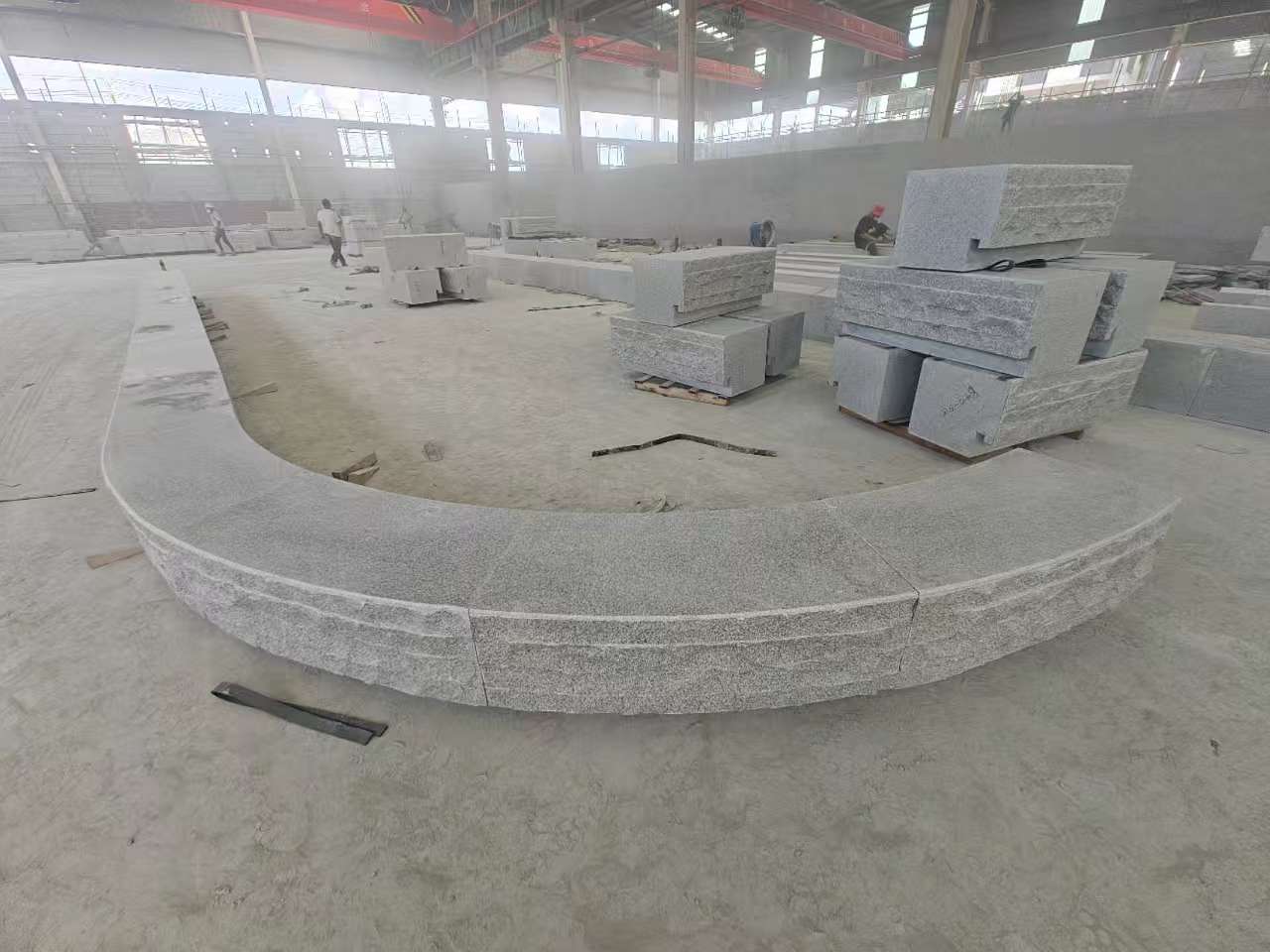 菏泽 芝麻白异形坐凳，自然面光面弧形加工