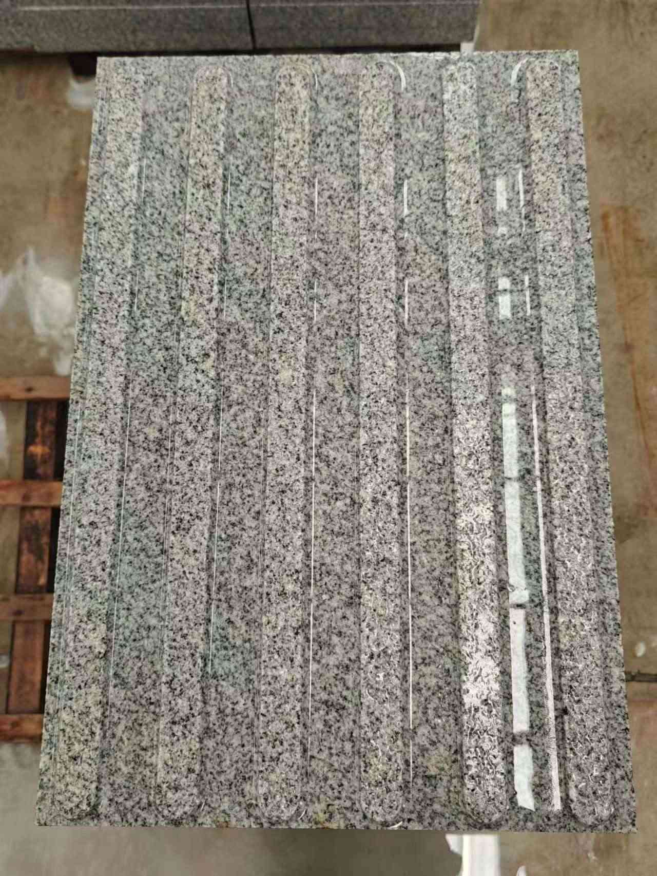 菏泽 芝麻白花岗岩荔枝面雕刻盲道，盲条