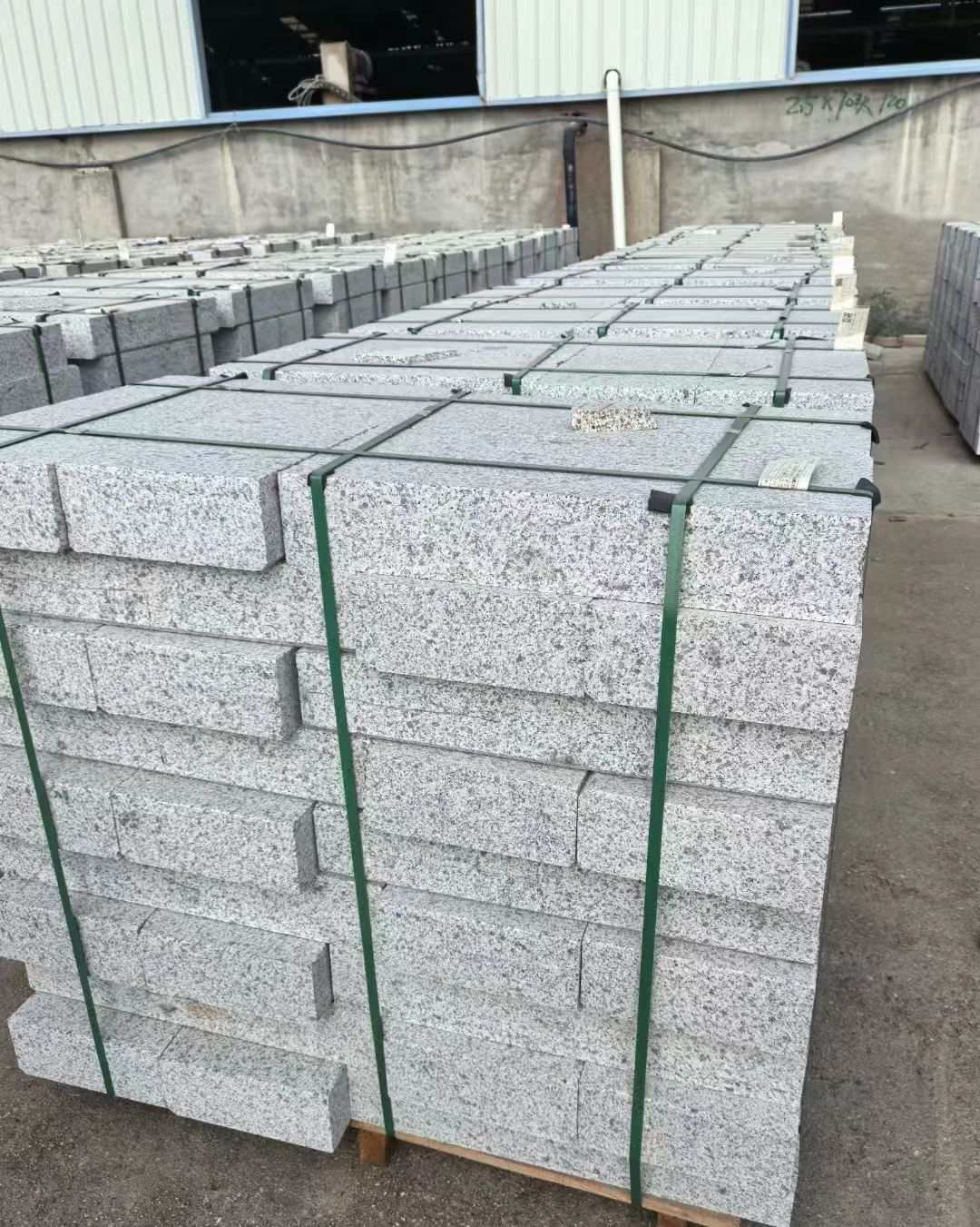 菏泽 白麻花岗岩路沿石，弧形路沿石，道牙石，马路牙子，界石，路缘石，平沿石，直岩石，平缘石等