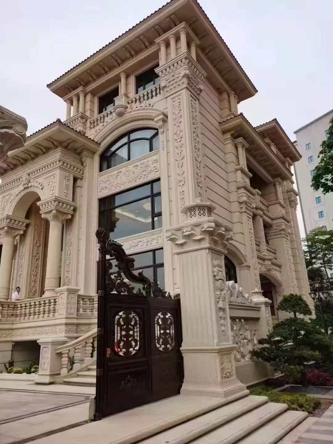 菏泽 黄金麻花岗岩别墅外墙干挂效果展示