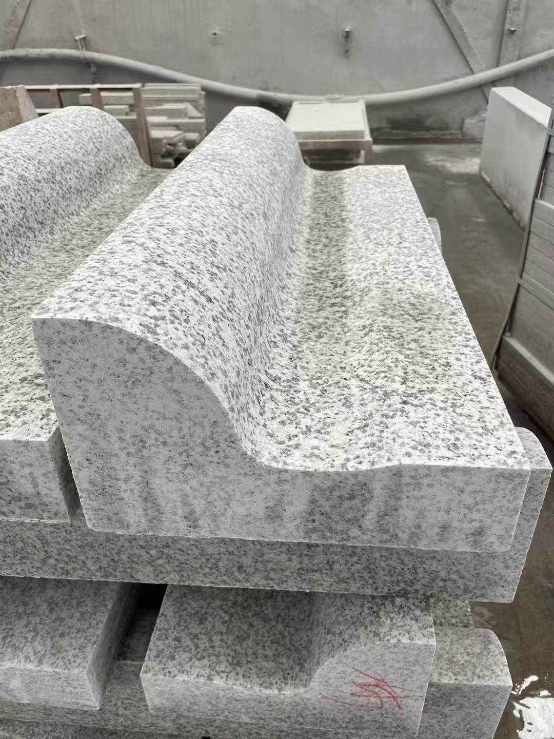 菏泽 白麻花岗岩S型路沿石，路侧石，马路牙子等